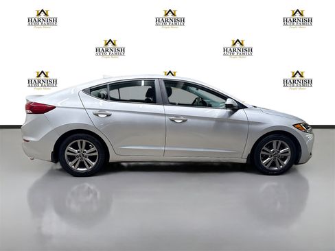 Used 2017 Hyundai Elantra SE image 4