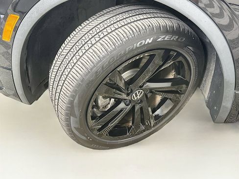 Used 2023 Volkswagen Tiguan SE R-Line FWD image 24