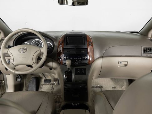 Used 2004 Toyota Sienna XLE Limited image 30