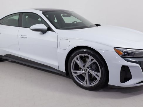 Used 2023 Audi e-tron GT Premium Plus image 9