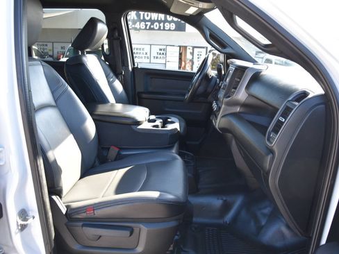 Used 2022 RAM 2500 Tradesman w/ Chrome Appearance Group AWD/4WD image 11