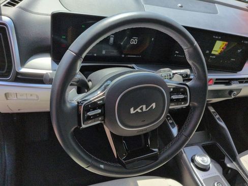Certified 2025 Kia Sorento EX FWD image 11