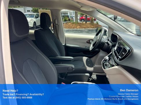 Used 2021 Chrysler Voyager L FWD image 20