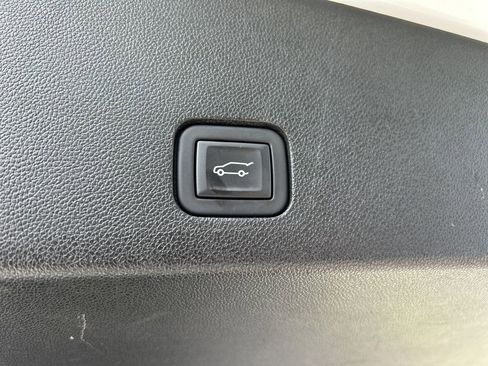 Certified 2023 Cadillac XT6 Premium Luxury image 11