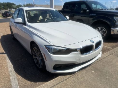 Used 2016 BMW 320i Sedan image 2