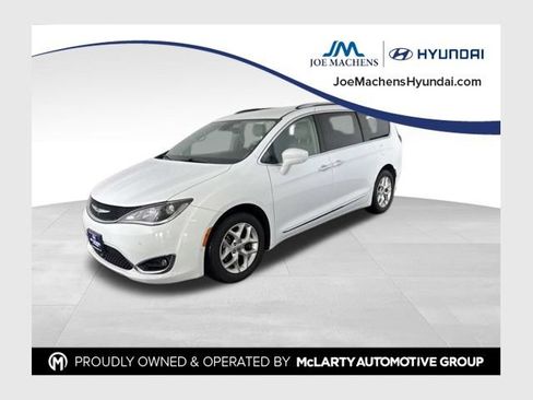 Used 2020 Chrysler Pacifica Touring-L Plus w/ Tire & Wheel Group FWD image 1