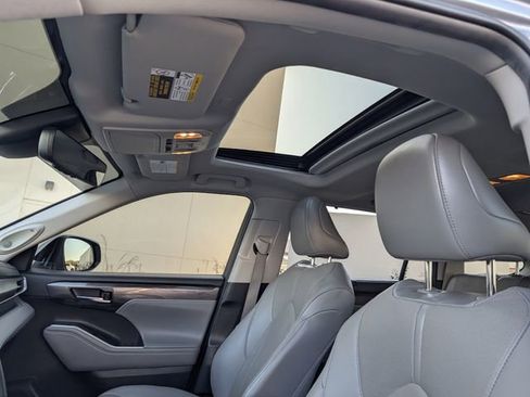 Used 2022 Toyota Highlander Limited image 28
