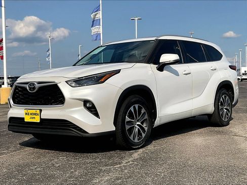 Used 2023 Toyota Highlander XLE FWD image 7