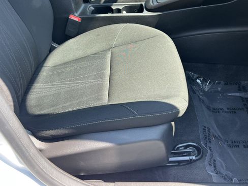 Used 2018 Ford Focus SE FWD image 18
