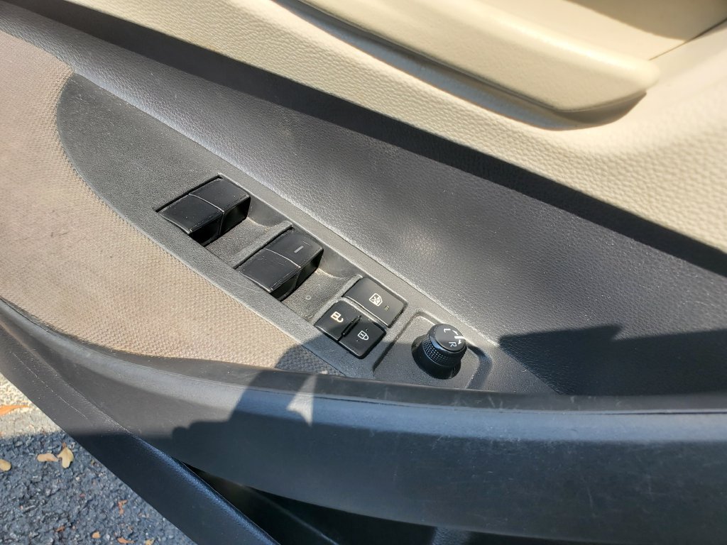 Used 2022 Toyota Corolla LE FWD image 32