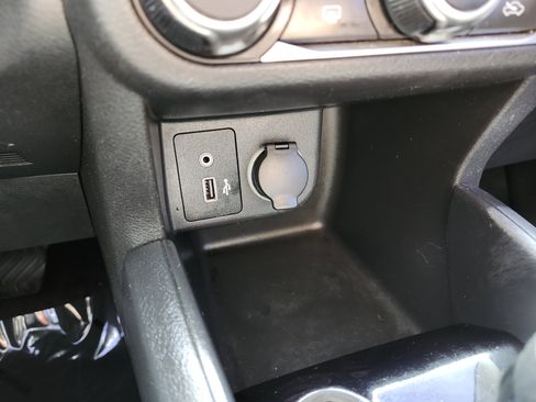 Used 2021 Nissan Kicks S image 7