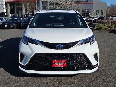 Certified 2024 Toyota Sienna XSE image 2