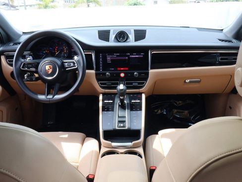 Certified 2025 Porsche Macan image 21