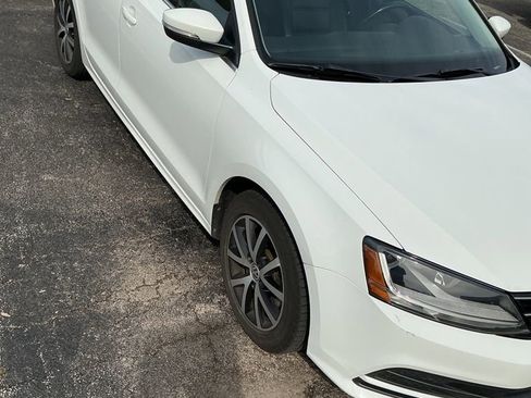 Used 2017 Volkswagen Jetta SE image 4