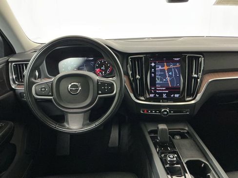 Used 2022 Volvo S60 B5 Inscription image 9