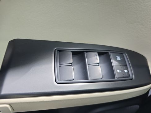 Used 2022 Lexus GX 460 Luxury w/ Accessory Package AWD/4WD image 26