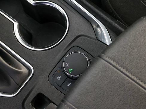 Used 2023 Chevrolet Traverse LT FWD image 14