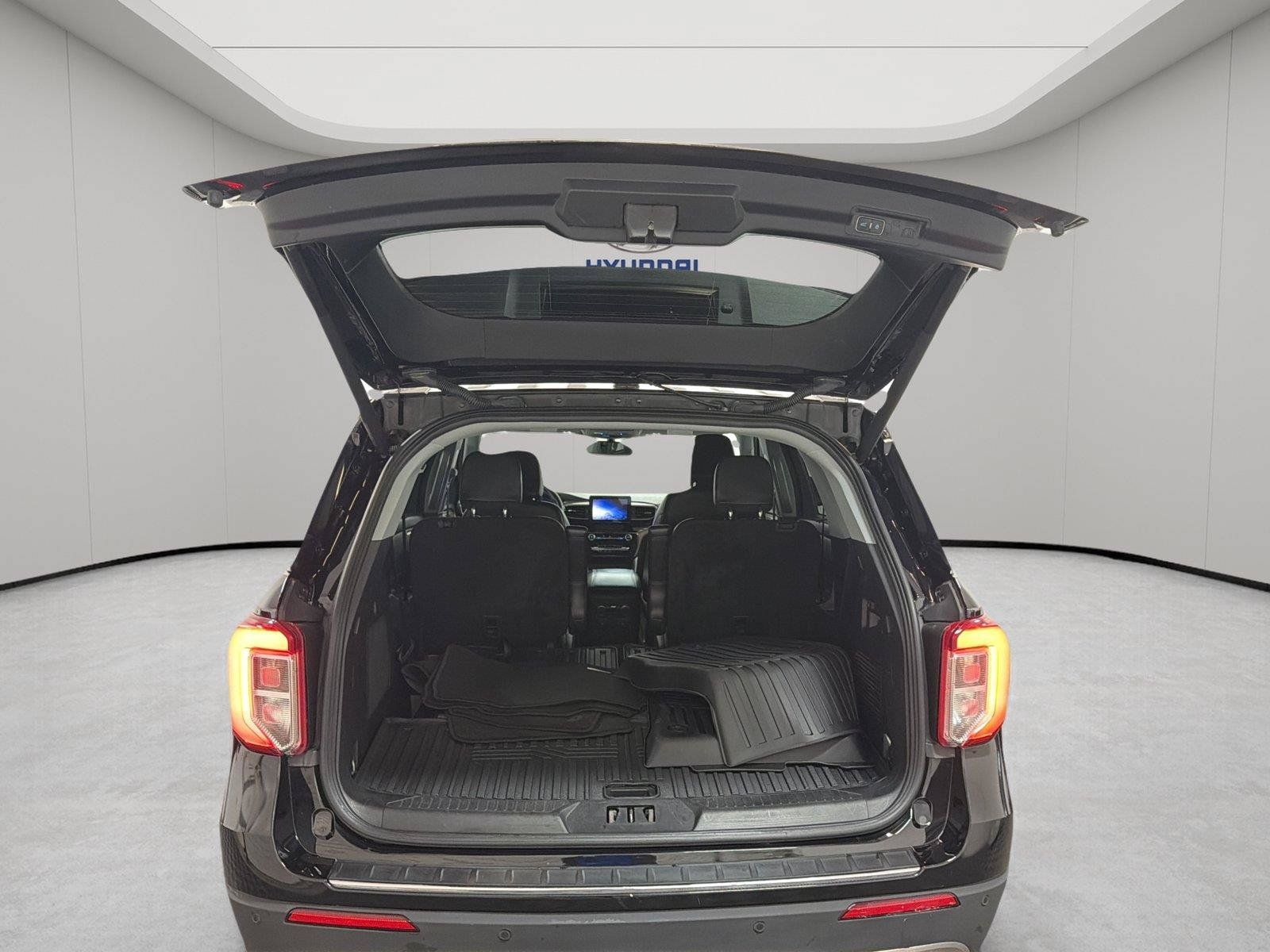 Used 2024 Ford Explorer Limited AWD/4WD image 12