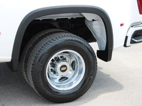 Used 2023 Chevrolet Silverado 3500 High Country AWD/4WD image 4
