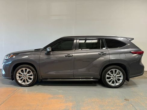 Used 2023 Toyota Highlander Limited AWD/4WD image 2