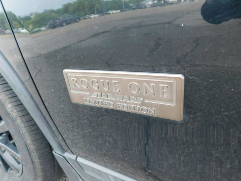 Used 2017 Nissan Rogue SV AWD/4WD image 10
