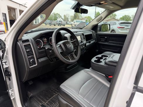 Used 2021 RAM 1500 Tradesman w/ Chrome Appearance Group RWD image 4