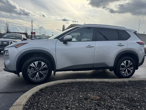 Used 2023 Nissan Rogue SV w/ SV Premium B Package image 3