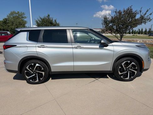 Used 2024 Mitsubishi Outlander SE FWD image 15