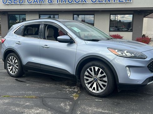 Used 2022 Ford Escape Titanium w/ Class II Trailer Tow Package image 2