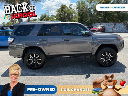 Used 2018 Toyota 4Runner SR5 AWD/4WD image 8
