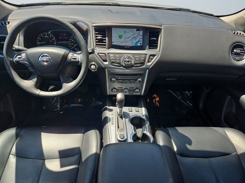 Used 2017 Nissan Pathfinder SL w/ SL Premium Package AWD/4WD image 10