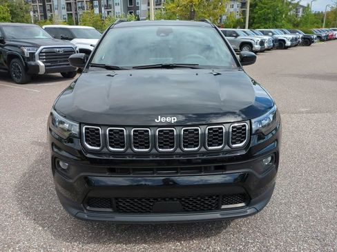 Used 2025 Jeep Compass Latitude AWD/4WD image 9