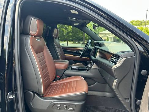 Used 2023 GMC Yukon Denali Ultimate AWD/4WD image 56