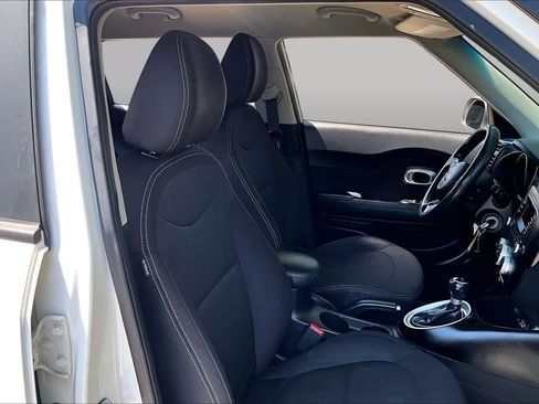 Used 2016 Kia Soul FWD image 9