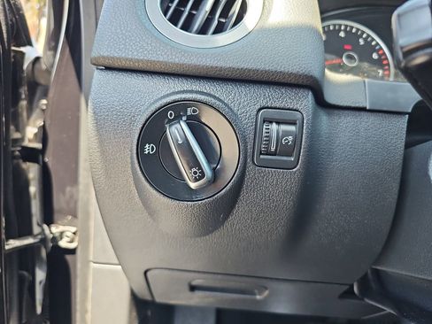 Used 2014 Volkswagen Tiguan SEL FWD image 24