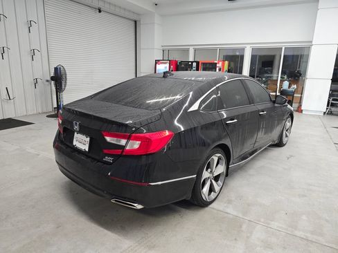 Used 2019 Honda Accord Touring image 6