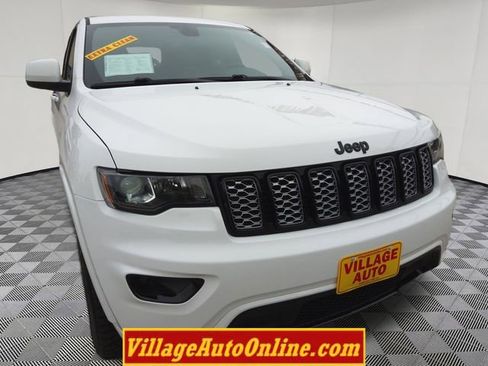 Used 2020 Jeep Grand Cherokee Altitude image 16