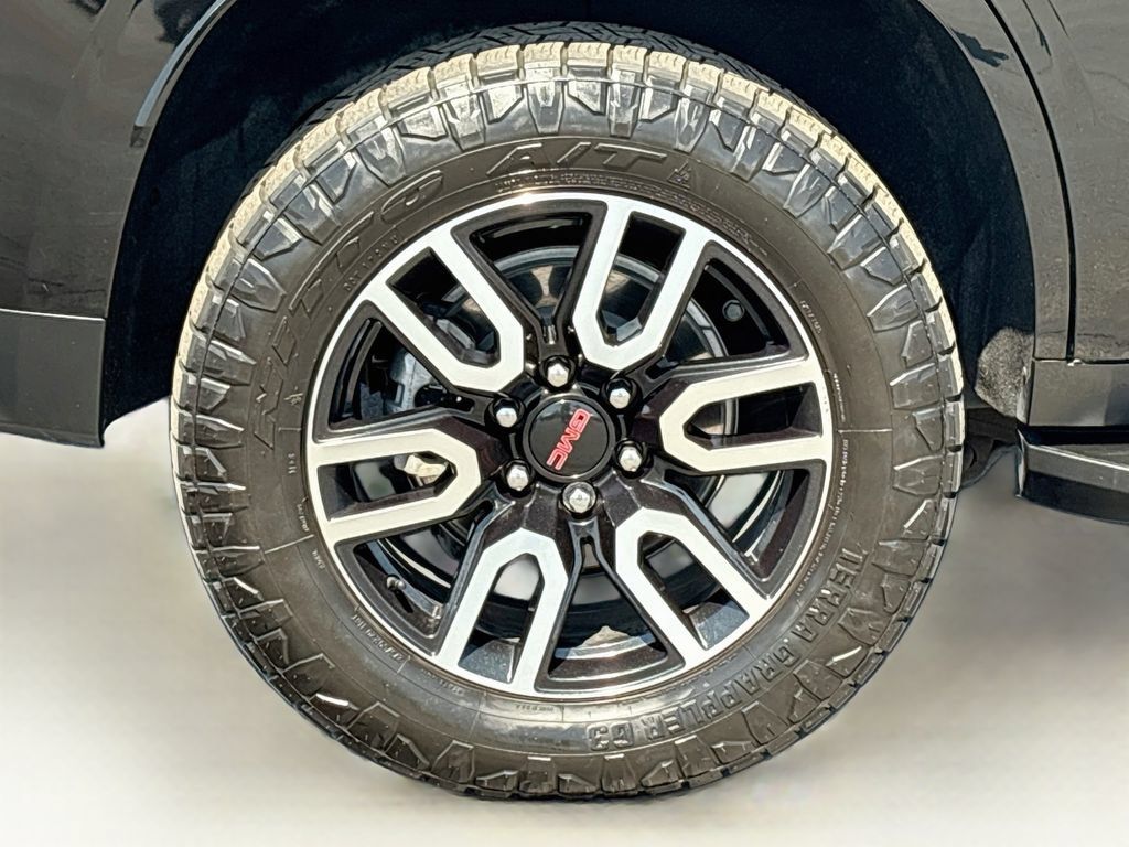 Used 2024 GMC Yukon AT4 w/ Technology Package AWD/4WD image 34