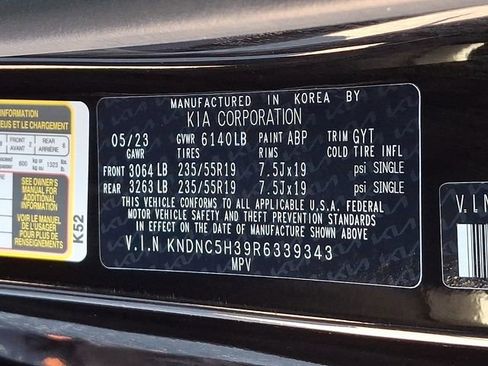Used 2024 Kia Carnival EX FWD image 28