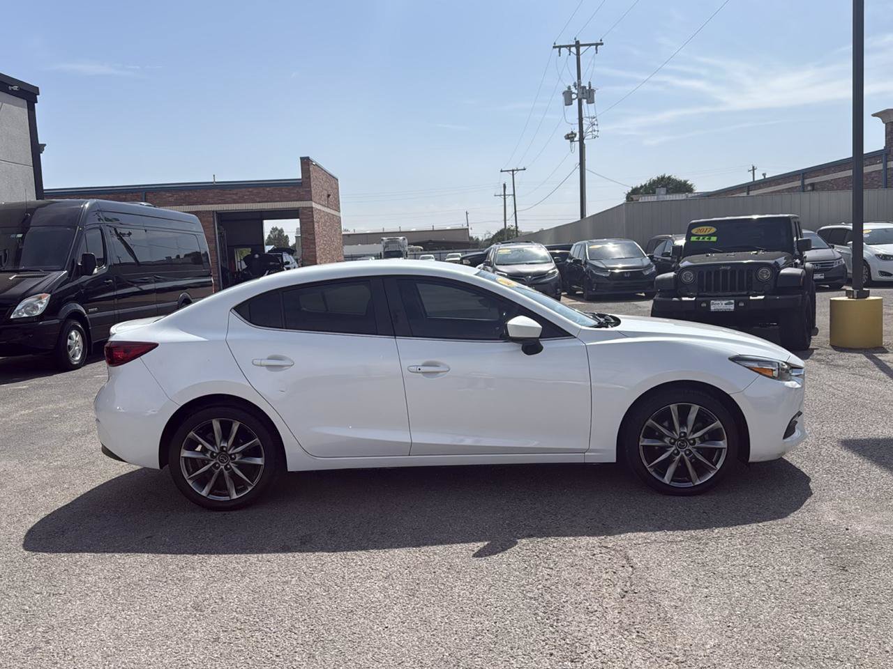 Used 2018 MAZDA MAZDA3 Touring FWD image 5
