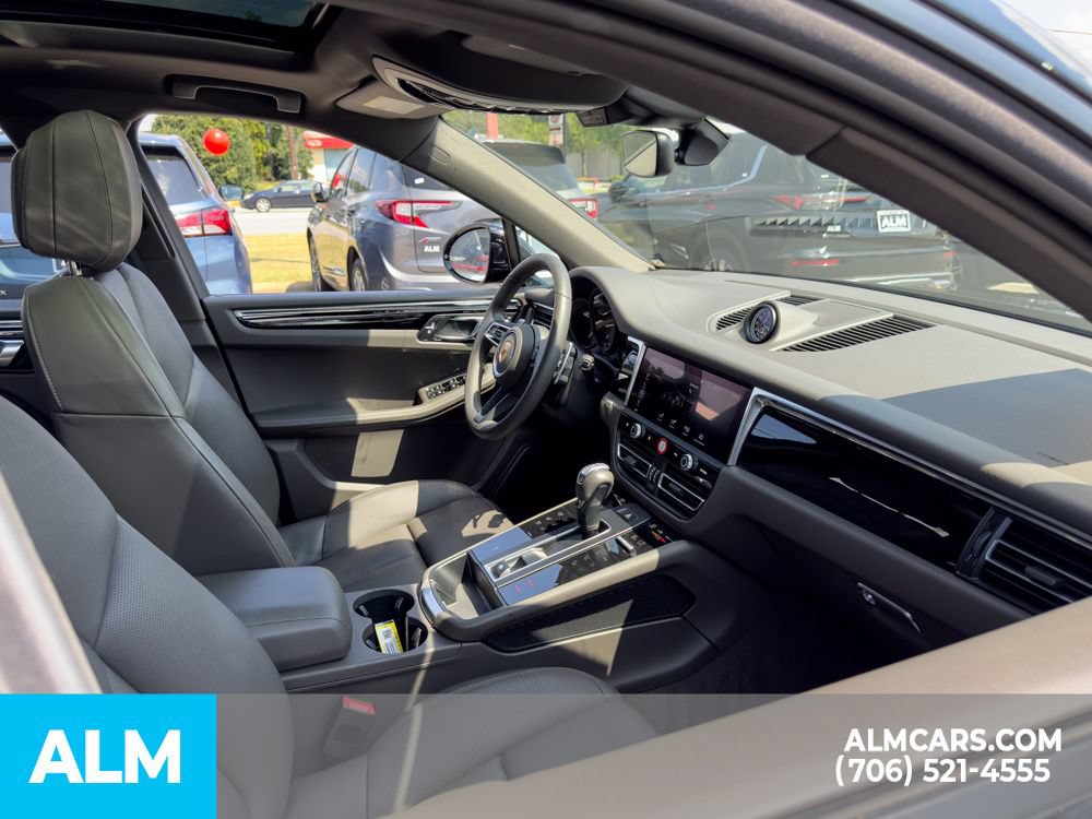 Used 2025 Porsche Macan w/ Premium Package Plus AWD/4WD image 14