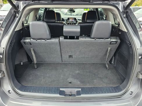 Used 2022 Toyota Highlander XLE image 15