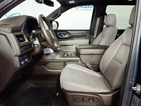 Used 2021 Chevrolet Tahoe Z71 w/ Luxury Package AWD/4WD image 7