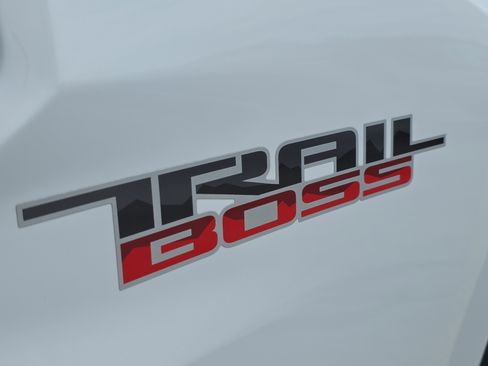 Used 2025 Chevrolet Colorado Trail Boss AWD/4WD image 9