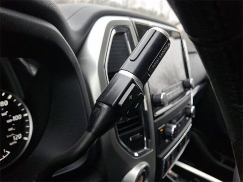 Used 2021 Nissan Titan SV w/ SV Convenience Package image 14