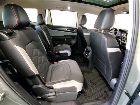 Used 2024 Volkswagen Atlas Peak Edition SE image 20