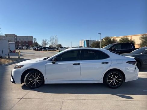 Used 2024 Toyota Camry SE w/ Convenience Package image 5