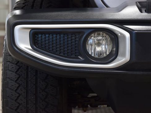 Used 2018 Jeep Wrangler Unlimited Sahara image 14