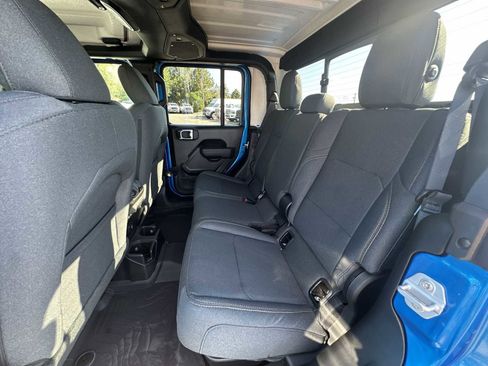 New 2025 Jeep Gladiator Sport image 23