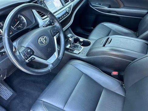 Used 2015 Toyota Highlander XLE AWD/4WD image 9
